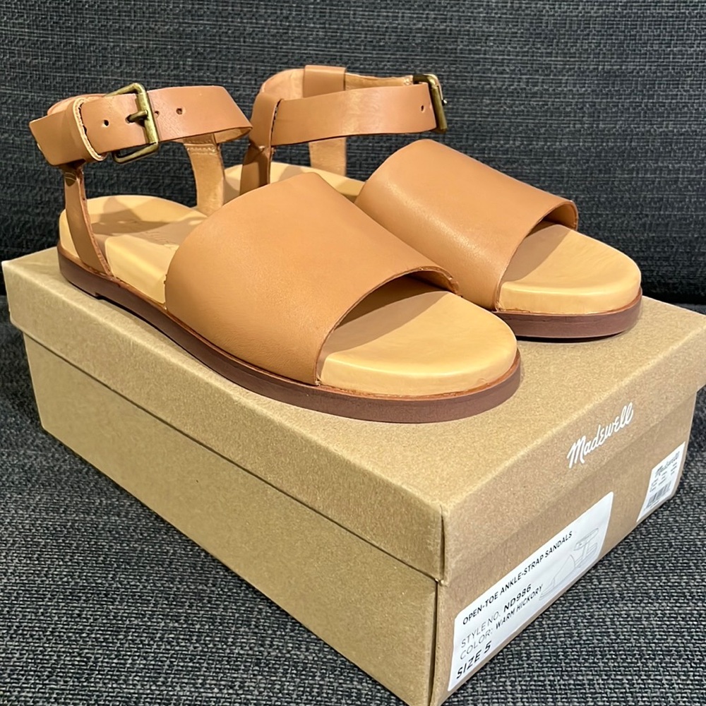 Madewell - The Noelle Ankle-Strap Flat
